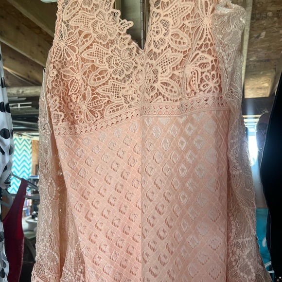 Venus Top size M Coral crochet boho lace deigned top cold shoulder semi sheer - Picture 8 of 9